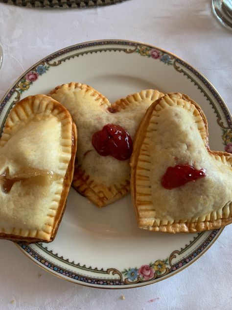 Food Ideas For Valentines Day, Heart Shaped Food Ideas, Shaped Food, Heart Shaped Food, 귀여운 음식 그림, Jam Cookies, Diy Heart, Heart Food, Cute Baking