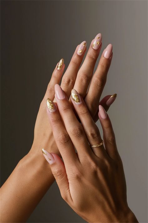 Looking for simple nail ideas that exude elegance? Try dip nails for a stylishly effortless look! This technique not only offers vibrant colors but also a long-lasting finish. Imagine your fingertips adorned with a glossy, modern design that’s perfect for any occasion. Whether you prefer soft pastels or bold hues, dip nails can transform your manicure into a masterpiece. Discover the beauty of simplicity today! Simple Nail Ideas, Fall Nail Ideas, Fall Manicure, Manicure Inspiration, Dip Nails, Seasonal Nails, Simple Nail, Dipped Nails, Fall Nail