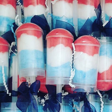 Cotton Candy Business, Cotton Candy Favors, Candy Business, Pop Party, Candy Arrangements, Candy Kabobs, Cake Pop Stands, Push Pop, Lollipop Candy