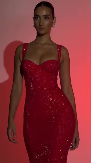 onVKClips Red Gala Dresses, Red Glitter Dress, Walking Video, Priscilla Ricart, Red Evening Gowns, Oh Polly Dresses, Prom Dress Inspo, Polly Dress, Oh Polly