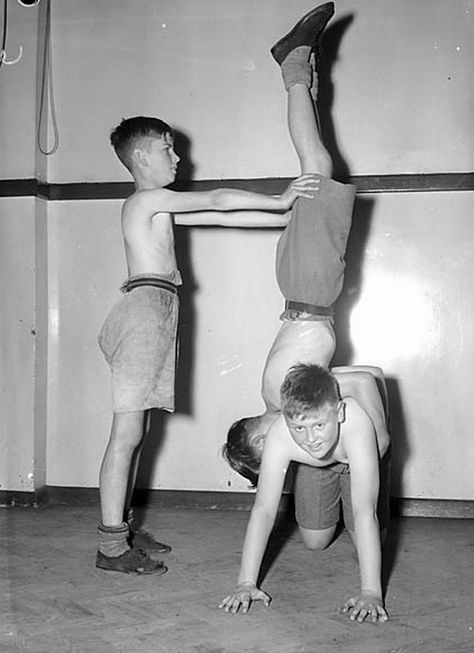 This is what life in Wales was like in the 1950s - Wales Online Christmas Party Images, History Of Wales, Importance Of Play, Womens Institute, Keep On Keepin On, Pe Class, School Images, National Library, Rescue Team