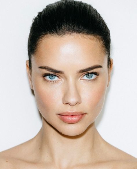 Adriana Lima Face, Maybelline Cosmetics, Adriana Lima Young, Brazilian Model, Braut Make-up, Victoria's Secret Angel, Make Up Inspiration, Trening Abs, Model Face