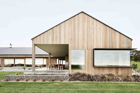 Gallery of Ceres House / Dan Gayfer Design - 11 Australian Farmhouse, Rural Lifestyle, Rural House, Australian Architecture, Design Exterior, Salou, Farmhouse Plans, Wooden House, Ranch Style