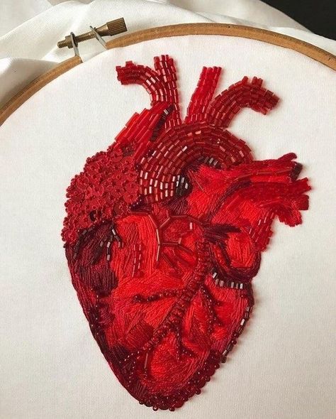 Crochet Step By Step, Embroidery Hearts, Tambour Embroidery, Bead Embroidery Patterns, Red Thread, Embroidered Heart, Hand Embroidery Art, Embroidery Jewelry, Diy Crochet Projects