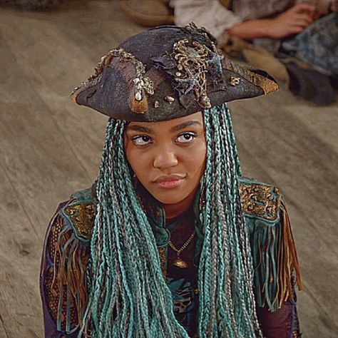 Descendants 2 Uma, Descendants Icons, National Gf Day, Descendants 2015, Uma Descendants, Descendants Wicked World, Disney Punk, Harry Hook, Disney Channel Descendants