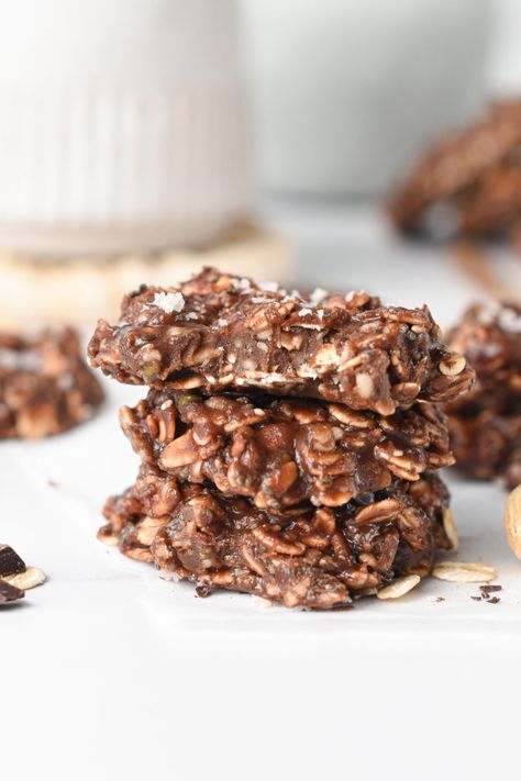 These easy No Bake Protein Cookie recipe is packed with fiber and plant-based proteins to keep you full and fix your sweet craving during the day. No Bake Protein Cookies, Protein No Bake Cookies, Protein Powder No Bake Cookies, Protein Cookies No Peanut Butter, Vegan Protein Cookie Dough, Protien Powder Cookies, Protein Cookies, Chocolate Protein, Plant Based Protein