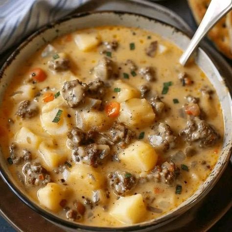 Cheeseburger Soup Instant Pot, Cheeseburger Soup Recipes, Cheeseburger Soup Keto, Low Carb Cheeseburger Soup, Burger Soup Recipes, Instant Pot Cheeseburger Soup, Soup Pioneer Woman, Potato Hamburger Soup, Slow Cooker Cheeseburger Soup