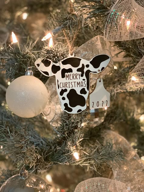 Farm Craft Ideas, Flat Christmas Ornaments, Cow Print Christmas, Cow Tree, Country Christmas Crafts, Cow Craft, Farm Craft, Cow Farm, Cow Gifts