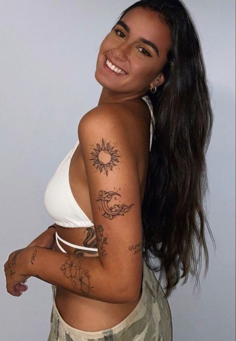 A Sun Tattoo, Sun Tattoo Ideas, Simple Tattoos For Women, Chic Tattoo, Sharpie Tattoos, Hawaiian Tattoo, Sun Tattoos, Stylist Tattoos, Tattoo Feminina