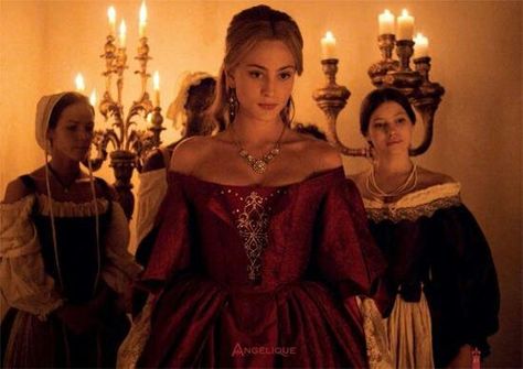 1600 Dress, Nora Arnezeder, Drama Clothes, 17th Century Fashion, 18th Century Costume, Historical Women, Fantasy Dresses, Iconic Dresses, Costume Collection