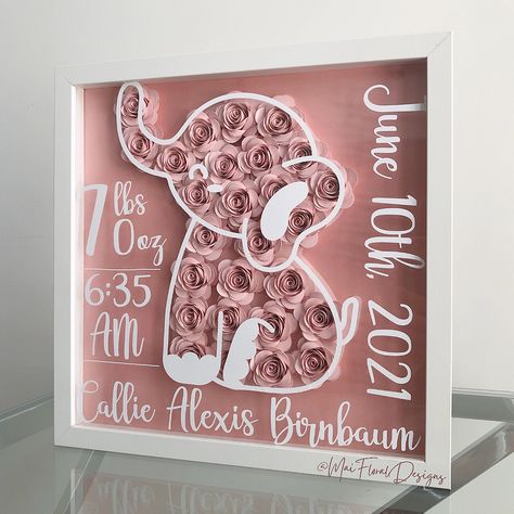 Cricut Frames, Customized Baby Gifts, Shadow Box Cricut, Projet Cricut, Shadow Box Ideas, Baby Shadow Box, Shadow Box Gifts, Diy Shadow Box, Cricut Baby