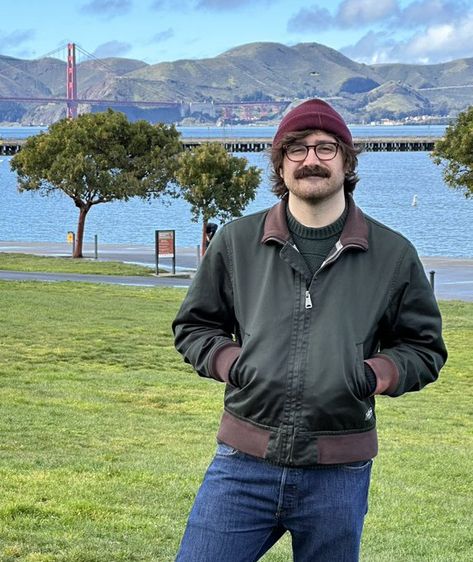 He cant find the golden gate bridge. Can YOU find the golden gate bridge? Eddy Burback, Dad Outfits, 30 Year Old Man, Chubby Guy, The Golden Gate Bridge, Floppy Disk, Dad Bod, Stardew Valley, White Boys