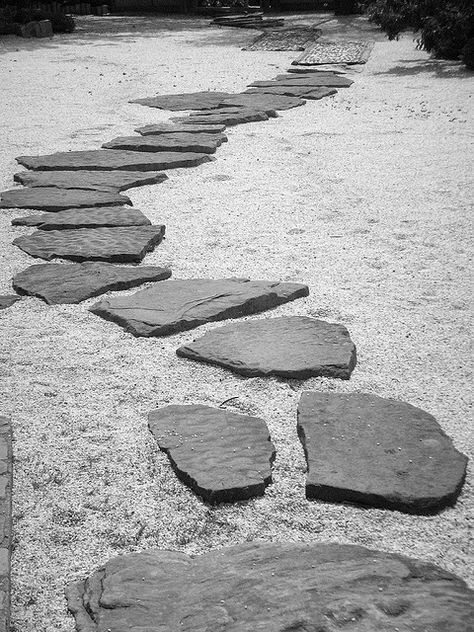 Landscaping Stepping Stones, Japanese Stone Garden, Landscaping Stones, Rock Pathway, Zen Rock Garden, Stone Step, Step Stones, Japanese Garden Landscape, Japanese Zen Garden