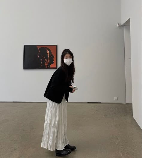 Museum Outfit Ideas Casual, Outfit Hijab Ideas, Museum Outfit, Campus Outfit, Street Hijab Fashion, Maxi Skirt Outfits, Minimal Outfit, Korean Girl Fashion, Random Photos