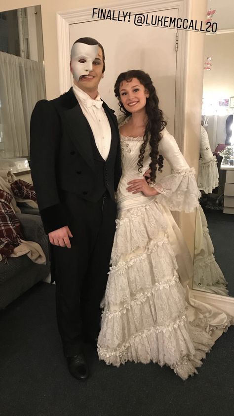 Phantom Halloween Costumes, Christine Daae Cosplay, Phantom And Christine Costume Halloween, Christine And Phantom Costume, Historical Couples Costumes, Phantom Of The Opera Couple Costume, Christine Daae Costume Halloween, Phantom Of The Opera Halloween Costumes, Christine Phantom Of The Opera Costume