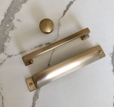 Brushed Brass Kitchen Hardware Amazon, Best Brass Cabinet Hardware, Brushed Brass Pulls Kitchen, Brass Bathroom Hardware Drawer Pulls, Brass Kitchen Sink Hardware, White Shaker Cabinets Brass Hardware, White Cabinets With Brushed Bronze Hardware, Best Brass Handles, Contemporary Kitchen Hardware