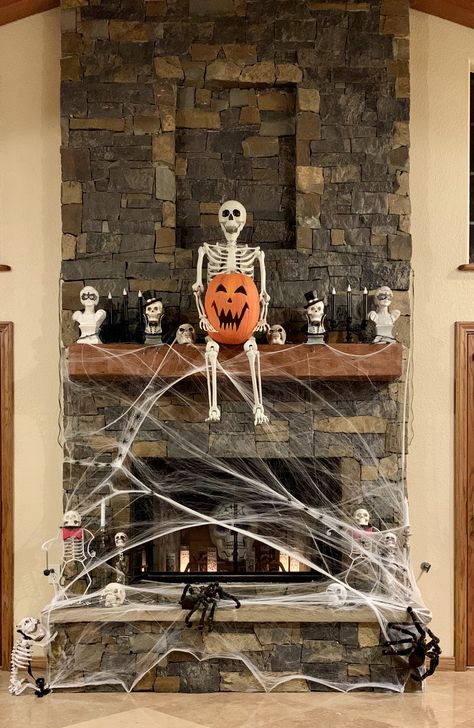 Skeleton Mantle Decor, Halloween Mantle Decor, Mantel Decorating, Halloween Mantle, Halloween Mantel, Halloween Party Invitations, Halloween Photos, Halloween Deco, Mantel Decorations