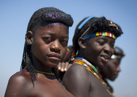 Africa People, The Haircut, Eric Lafforgue, Indigenous Women, Africa Do Sul, Film Photography 35mm, Film Wedding Photography, The Bush, Cornrow Hairstyles