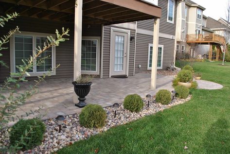 Stepping Stones In Rock Bed, Pergola Landscaping, Under Deck Landscaping, Porch Oasis, Patio Under Decks, Hardscape Ideas, Craftsman Porch, Lake Landscaping, Patio Edging