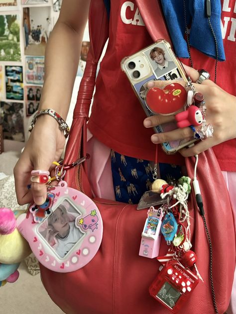 CLAIRE! 萱颖 (@phrawgcraft) on X Jongseob And Theo, Heisei Retro, Decorated Bag, Bug Juice, Concert Bags, Rekomendasi Outfit, Charm Phone, Decorated Bags, Pop Collection