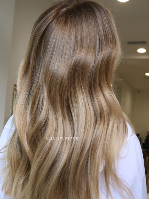 Brown With Natural Blonde Highlights, Dark Blonde Light Blonde Highlights, Lived In Beige Blonde Balayage, Simple Light Meals For Dinner, Jessica Biel Hair Blonde, Dark Blonde Hair Babylights, Cool Crystal Blonde, Natural Blonde Baylage, Light Brown Hair With Babylights Natural