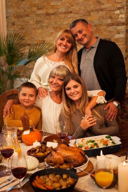 Medium shot happy family posing together. Download it at freepik.com! #Freepik #freephoto #food #family #thanksgiving #autumn Family Thanksgiving Pictures Photo Ideas, Thanksgiving Pictures Family, Family Dinner Pictures, Family Dinner Photo, Thanksgiving Family Pictures, Thanksgiving Family Photos, Thanksgiving Instagram, Turkey Plates, Friend Groups