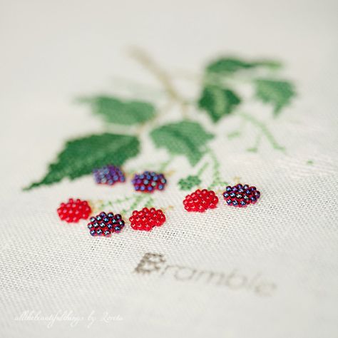 seed bead bramble cross stitch by loreta - all the beautiful things ... love this so much! Kazuko Aoki, Embroidering Machine, Cross Stitch Fruit, Beaded Cross Stitch, Beaded Cross, Cute Embroidery, Bramble, Cross Stitch Flowers, Embroidery Inspiration