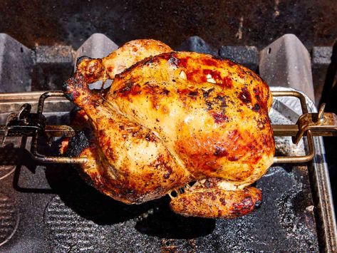 Rotisserie Chicken Rotisserie Chicken Recipes Bbq, Rotisserie Chicken On Grill, Kettle Recipes, Rotisserie Chicken Recipe, Chicken Rotisserie, Bbq Rotisserie, Blackstone Grill, Rotisserie Grill, Griddle Recipes