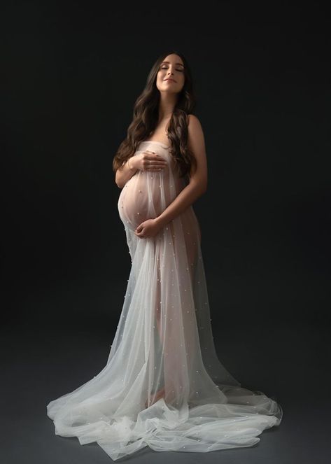 Maternity Posing Guide, Maternity Photography Nyc, Lifestyle Maternity Photography, Maternity Shoot Outfit, Studio Maternity Shoot, Baby Bump Photoshoot, Intimate Maternity, Maternity Studio, Artistic Lighting