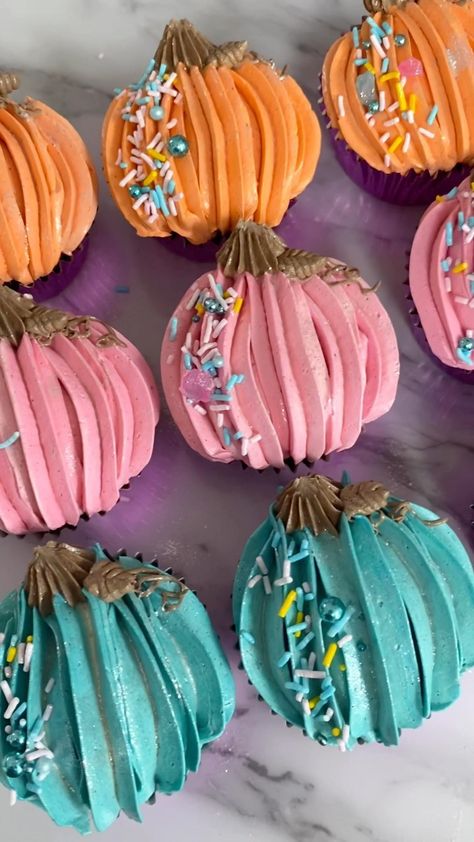 Easy Pumpkin Cupcakes, Thanksgiving Cupcakes, Cupcake Decorating Tips, Fall Cupcakes, Thanksgiving Cakes, Cupcake Cake Designs, Fall Cakes, Easy Cupcakes, Valentine Cake