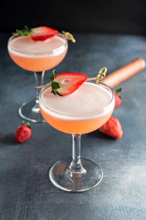 Tequila Martini, Kitchen Swagger, Strawberry Tequila, Strawberry Cucumber, Strawberry Cocktails, Mezcal Cocktails, Tequila Cocktail, Tequila Drinks, Martini Recipes