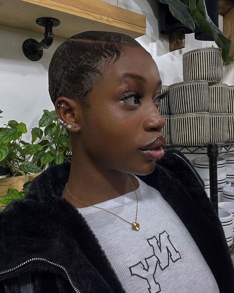 Shaved Natural Hair, Straight Hair With Braid, Pretty Short Hair, Twa Styles, Finger Waves Short Hair, Natural Hair Woman, Short Natural Curly Hair, Twa Hairstyles, Natural Hair Short Cuts