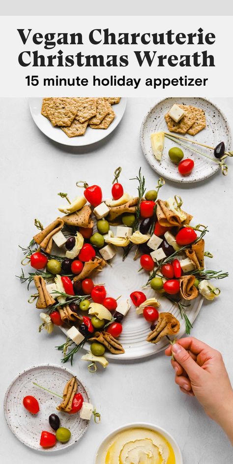 Charcuterie Vegan, Charcuterie Christmas, Vegetarian Christmas, Charcuterie Board Ideas, Vegan Holiday Recipes, Vegan Snack Recipes, Vegan Party, Vegan Christmas Recipes, Vegan Holidays