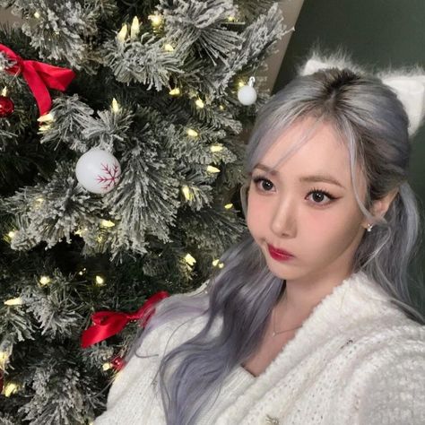 sinb viviz icons christmas Viviz Sinb, Cloud Dancer, G Friend, Musical Group, December 25, Happy Holiday, 10 Anniversary, Kpop Girl Groups, Instagram Update