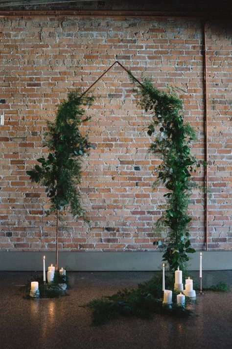 Modern Marble Wedding Inspiration Industrial Wedding Ceremony, Wedding Arch Greenery, Ceremony Backdrop Indoor, Wedding Ceremony Ideas, Marble Wedding, Copper Wedding, Wedding Ceremony Backdrop, Ceremony Inspiration, Modest Wedding