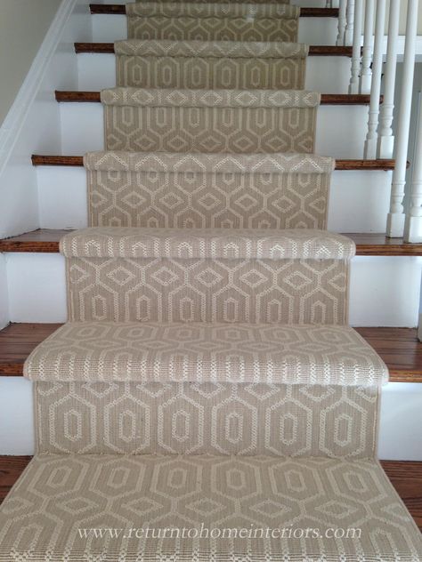 Choosing a Stair Runner: Some Inspiration and Lessons Learned - Lorri Dyner Design Best Carpet For Stairs, Stanton Carpet, Contemporary Stairs, Contemporary Carpet, Interior Staircase, Hallway Carpet Runners, Painted Stairs, Buying Carpet, Modern Stairs