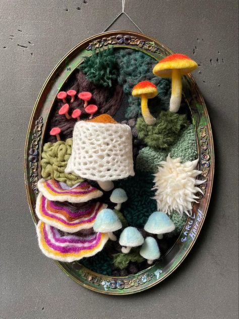 Needle Felted Fungi, How To Wet Felt, Needle Felted Gifts, Clay Wall Hanging Ideas, Needle Felted Landscapes, Needle Felt Mushroom, Needle Felting Ideas, Felted Mushrooms, Felt Wall Art