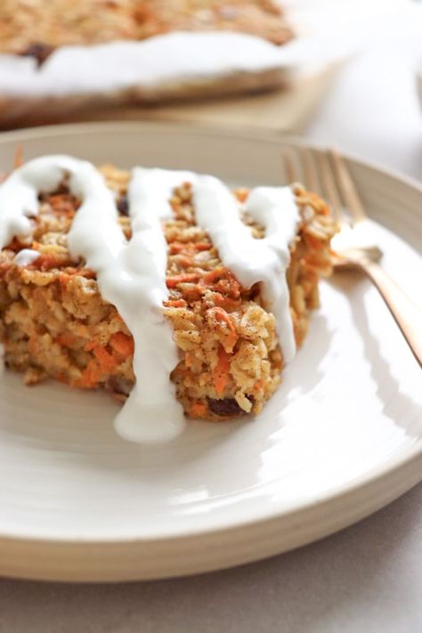 Carrot Cake Baked Oats Healthy Carrot Cake Oatmeal, Carrot Cake Baked Oatmeal, Clean Eating Couple, Healthy Carrot Cake, Carrot Cake Oatmeal, Healthy Carrot Cakes, Baked Oatmeal Recipes, Dairy Free Chocolate Chips, Healthy Blueberry