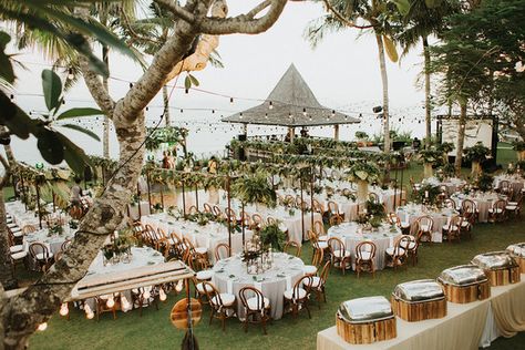 White Green Wedding, Greenery Wedding Theme, Romantic Reception, Bali Beach, Bridal Styling, Beach Wedding Reception, Wedding Party Ideas, Beach Wedding Decorations, Bali Wedding