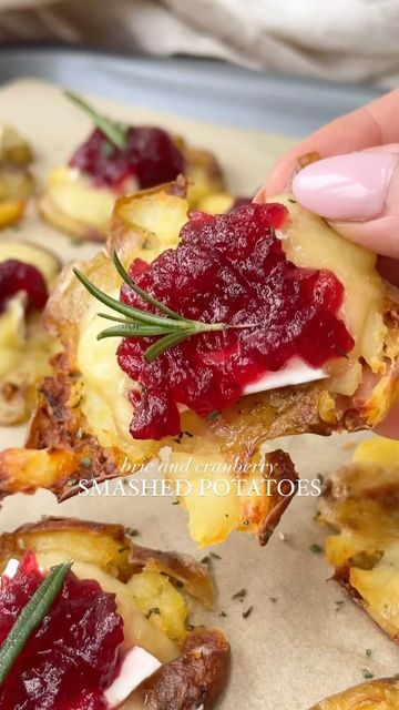 Brie And Cranberry Smashed Potatoes, Brie And Cranberry Smashed Roast Potatoes, Brie Cranberry Smashed Potatoes, Brie Cranberry Bacon Smashed Potatoes, Side Dish Christmas, Baked Mashed Potato Bites, Smashed Potatoes Baked, Brie And Cranberry, Mashed Potato Bites