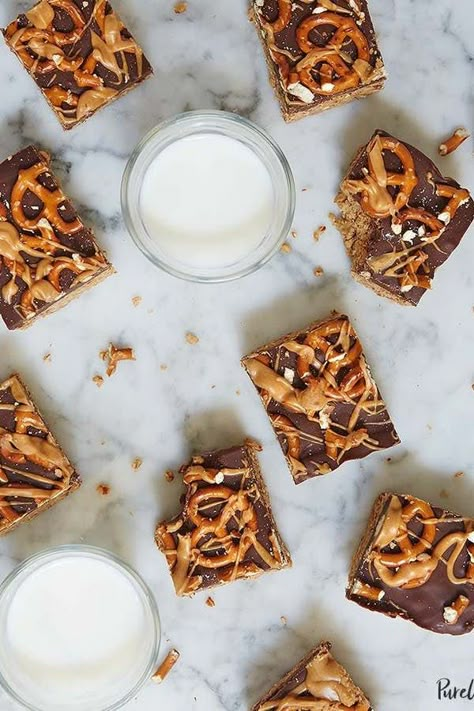 35 Tailgating Food Ideas That Are Total Winners #purewow #cooking #easy #recipe #football #appetizer #sports #entertaining #snack #food Peanut Butter Pretzel Bars, Making Christmas Cookies, Halva Recipe, Pretzel Bars, Butter Pretzels, Mini Chocolate Chip Cookies, Holiday Appetizers Easy, Dessert Recipes For Kids, High Protein Desserts