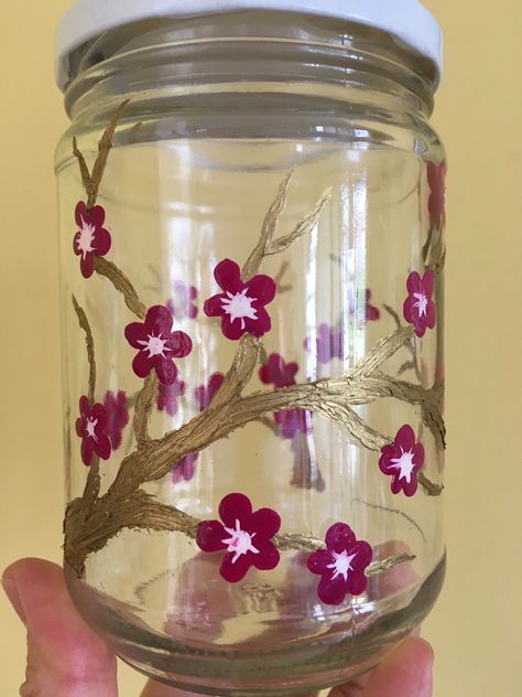 Diy Glass Jars Ideas Crafts, Painted Mason Jars Aesthetic, Mason Jar Painting Ideas Aesthetic, Paint Mason Jars Diy, Painting Jars Ideas, Jar Painting Ideas Cute Easy, Jar Art Paint, Painting On Jar, Painted Jars Aesthetic