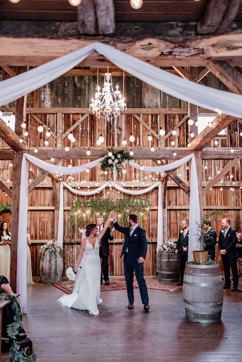 Small Barn Wedding Ideas, Barn Ceremony Wedding, Pole Barn Wedding Reception, Small Barn Wedding, Pole Barn Wedding, Barn Wood Floors, Barn Yard Wedding, Old Barn Wedding, Wedding Barn Decor