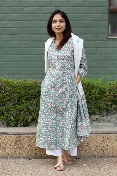 Jaipuri Cotton Dress Design, Jaipuri Kurti Designs, Suit Designs Indian Style Latest Cotton, Cotton Dress Pattern Indian, Cotton Suit Designs, Cotton Dress Pattern, Stylish Kurtis Design, Cotton Kurtis, Kameez Designs