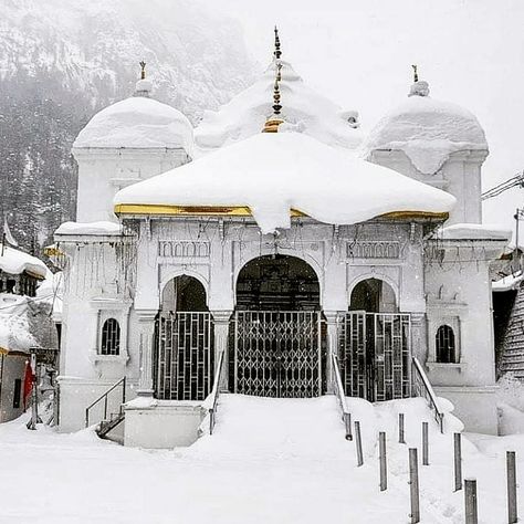 #Gangotri Temple  Location = uttarkashi #district Uttarakhand #state of India 🇮🇳🇮🇳🇮🇳 Altitude = 3415 m (11200 ft) above sea level.  #gangotridham #uttarkashi #uttarakhandheaven #uttarakhandtourism #india #indiatourism #indiatour #trip #photographer #travelphotographer #traveling. Gangotri Temple, Char Dham Yatra, Char Dham, Temple India, Broken Screen Wallpaper, Temple Photography, Beautiful Landscape Photography, Broken Screen, Sacred Stones