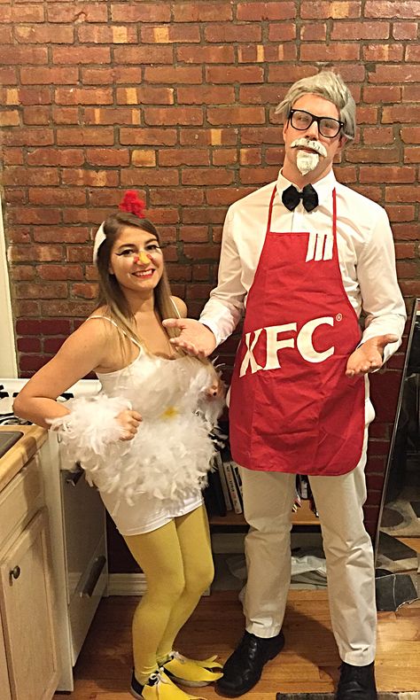 My home made chicken Halloween costume and homemade KFC Apron. Diy Fantasia, Halloween Costume Couple, Chicken Halloween, Meme Costume, Funny Couple Costumes, Funny Couple Halloween Costumes, Diy Couples Costumes, Kostum Halloween, Chicken Costumes