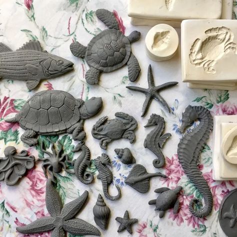 Bee Pottery, Bisque Pottery, Clay Sculpting, Ceramic Decoration, Clay Stamps, Ceramic Molds, Slab Pottery, Ceramic Techniques, Clay Wall