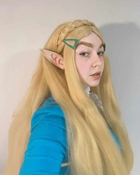 “The Master Sword... I heard it speak to me.“ #zelda #princessZelda #zeldacosplay #princesszeldacosplay #botw #zeldabotw #cosplay #cosplaygirl #cosplayer #cosplays #game #gamecosplay #gamer #gamergirls Zelda Cosplay, Speak To Me, The Master, Gamer Girl, Zelda, Princess Zelda, Quick Saves