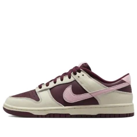 Nike Valentines, Season Of Love, Womens Basketball Shoes, Shoe Wishlist, Basketball Design, Cute Nike Shoes, Nike Sb Dunk, Cute Nikes, Nike Sb Dunks