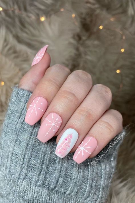 Christmas Tree Nails, Tree Nails, Plaid Nails, Cute Christmas Nails, Christmas Gel Nails, Sweater Nails, Seasonal Nails, Snowflake Nails, Striped Nails